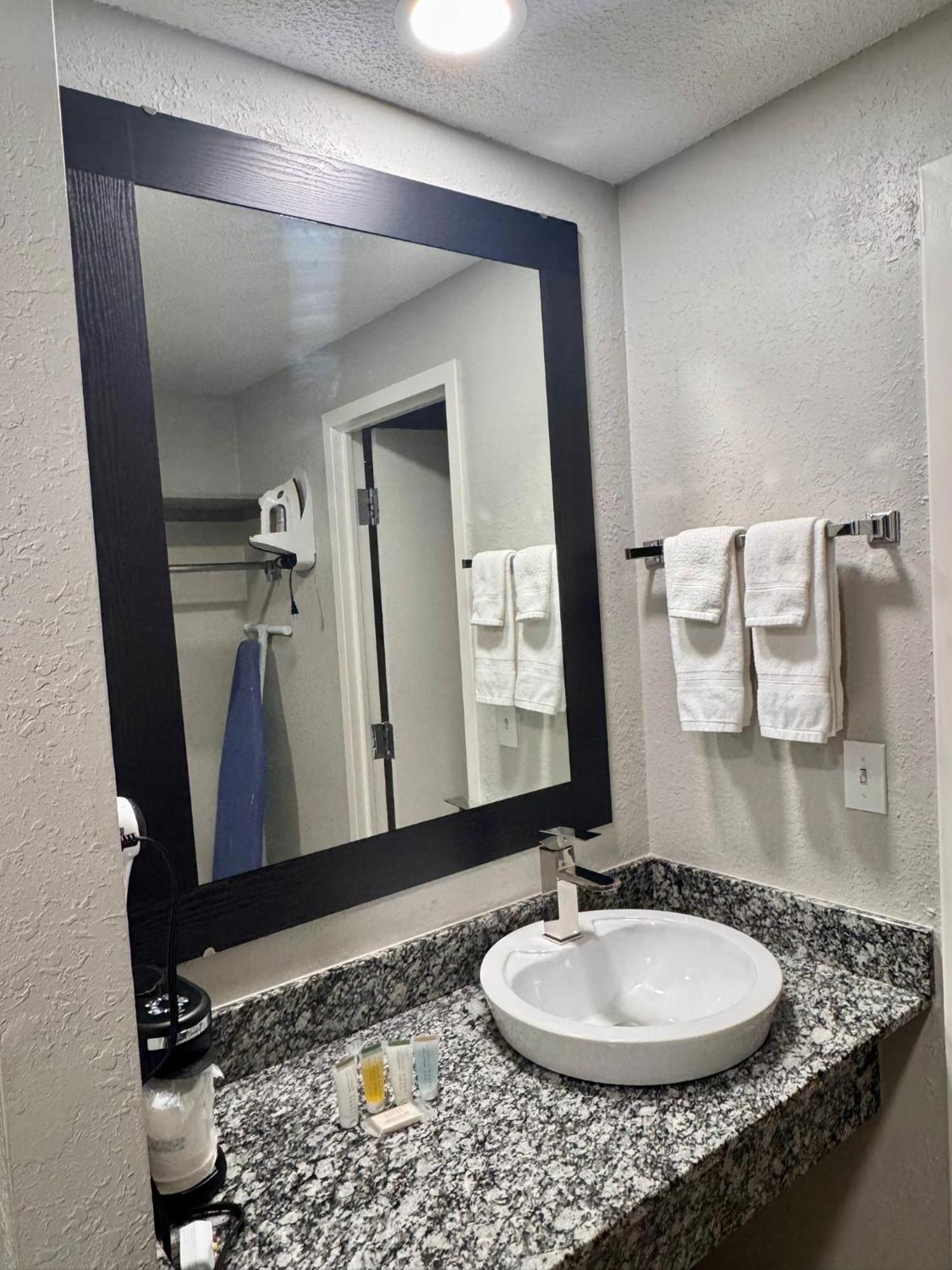 Super 8 By Wyndham Great Falls City Center Exteriör bild